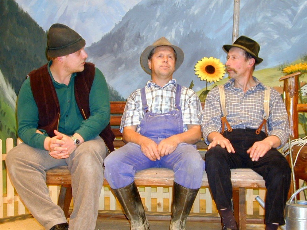 Szene aus dem Theaterstück der Dreisesselbühne Neureichenau im Jahre 2004