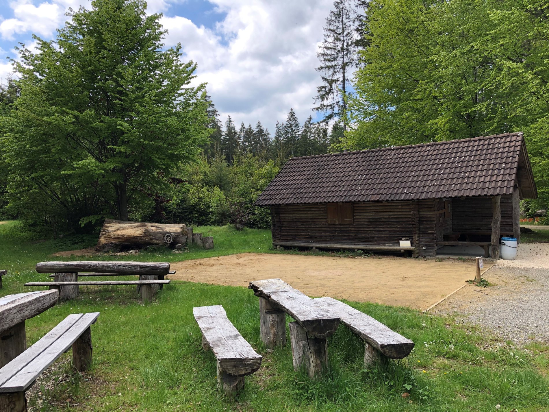 Grill Hütte im Wald