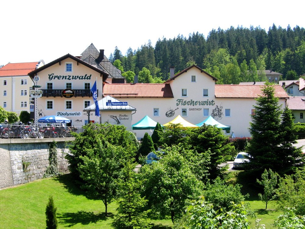 Blick auf das Hotel-Pension Grenzwald-Fischerwirt im Grenzort Bayerisch Eisenstein