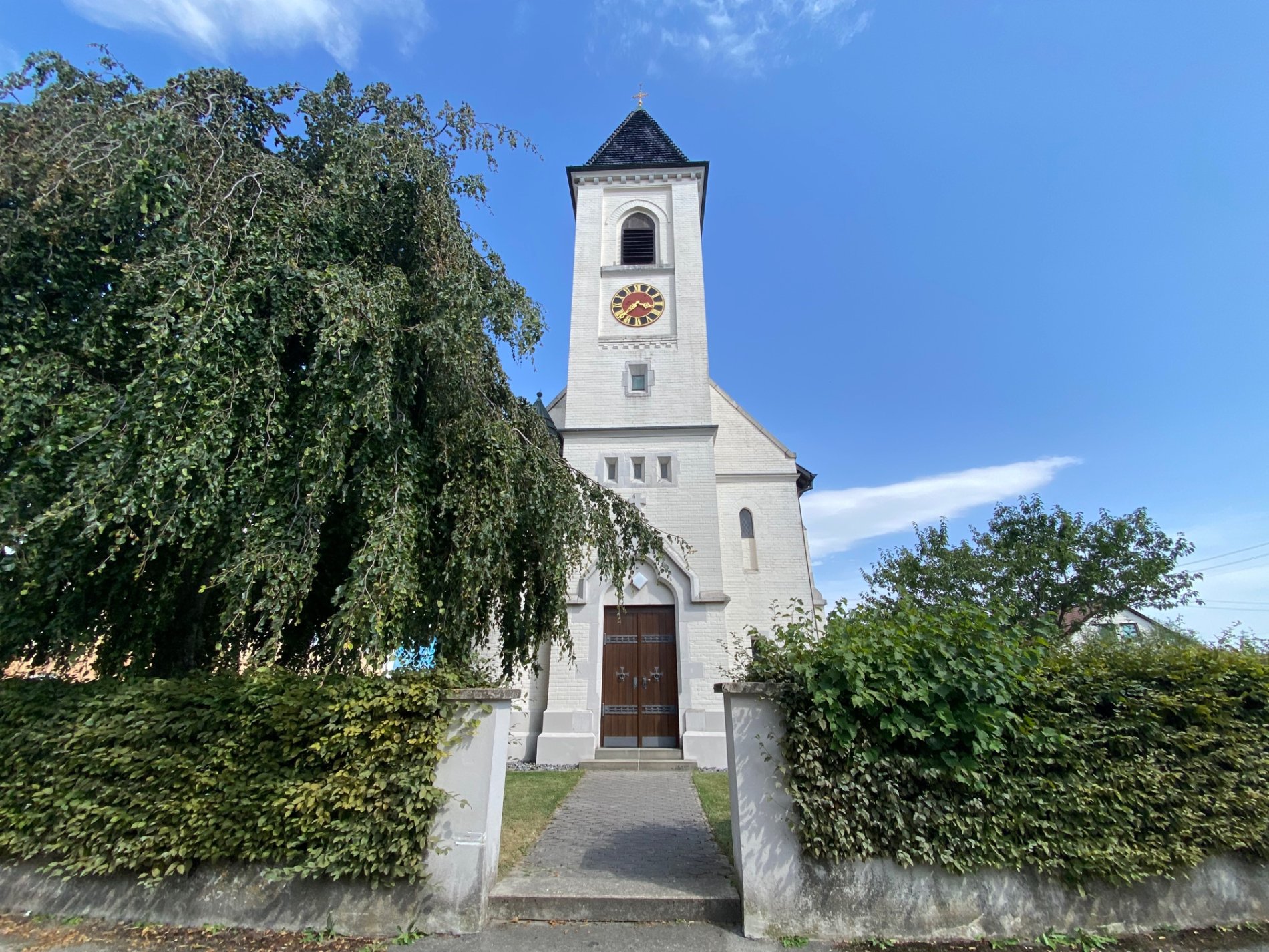 Neue Michaleskirche in Albstadt-Burgfelden
