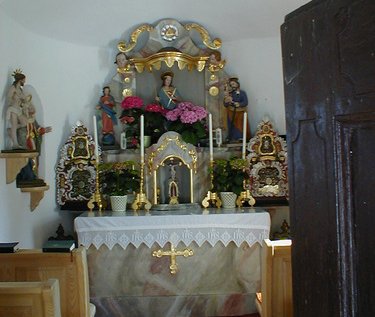 Altar in der Kapelle in Lindenau bei Achslach