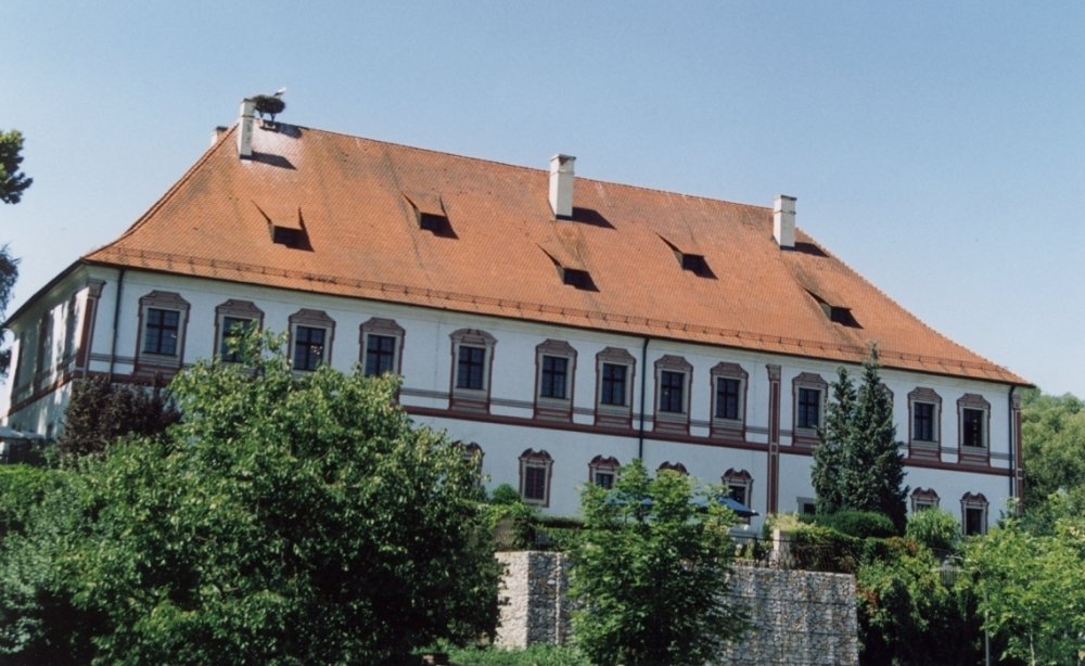 Blick auf Schloss Miltach im Naturpark Oberer Bayerischer Wald