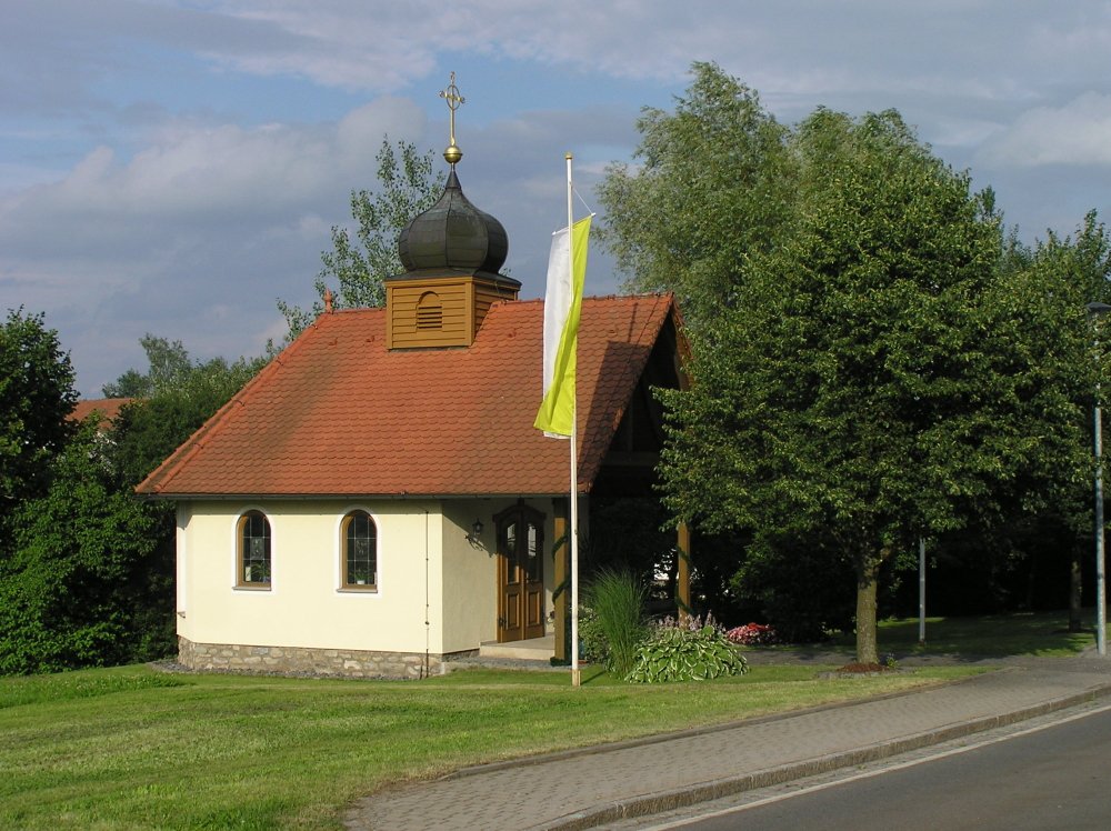 Blick auf die St. Anna-Kapelle in Wolfersdorf in der Gemeinde Zandt