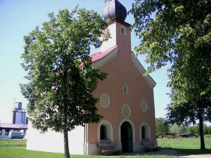 Die Winzerer Aukapelle am Kapellenwanderweg bei Winzer