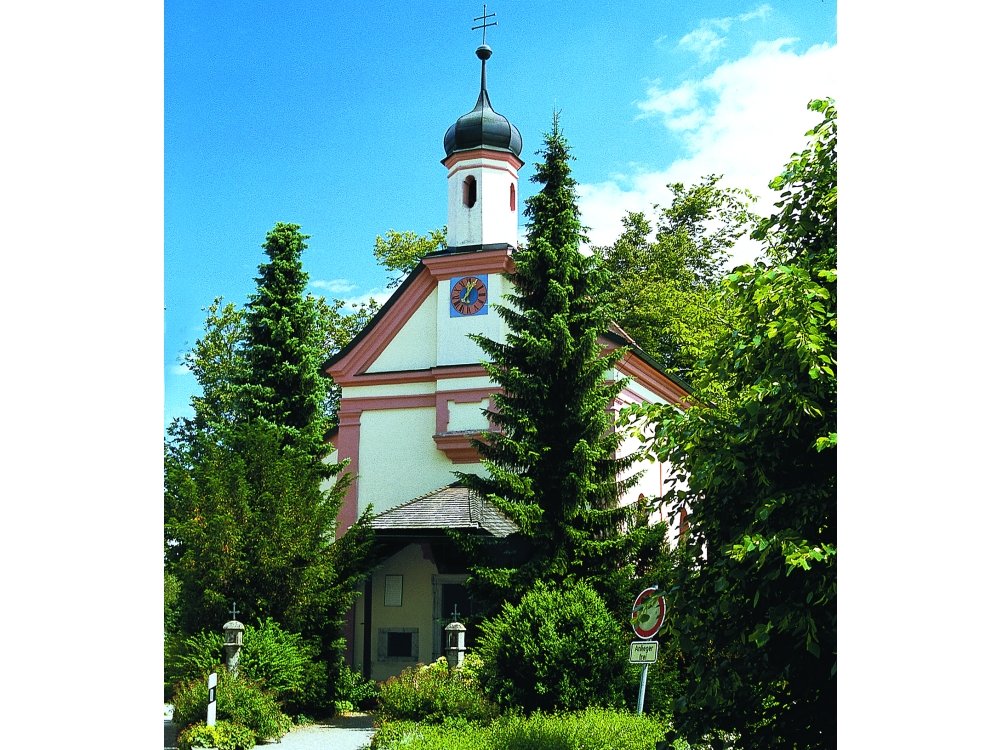 Blick auf die Wallfahrtskirche Handlab bei Iggensbach im Deggendorfer Land
