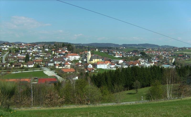 Aicha vorm Wald: Die gemütliche über 1000 Jahre alte Hofmark liegt rund 20 km nordwestlich der vielbesuchten Dreiflüssestadt Passau im reizenden Tal der Großen Ohe.