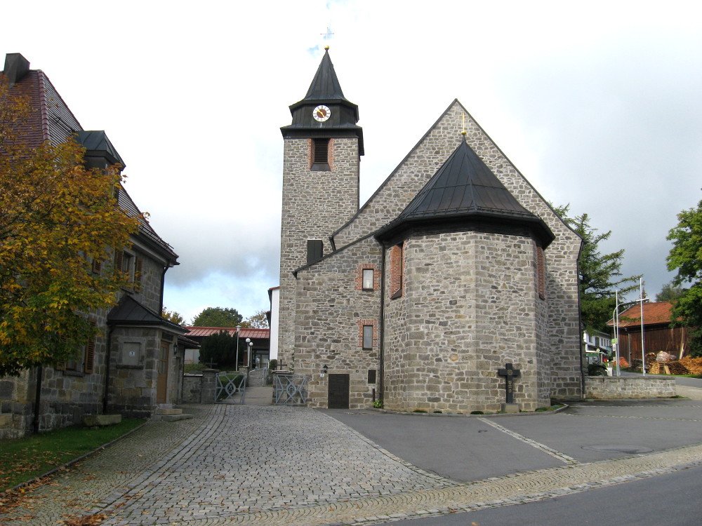 Blick auf die Pfarrkirche in Schönbrunn a. Lusen in der Gemeinde Hohenau