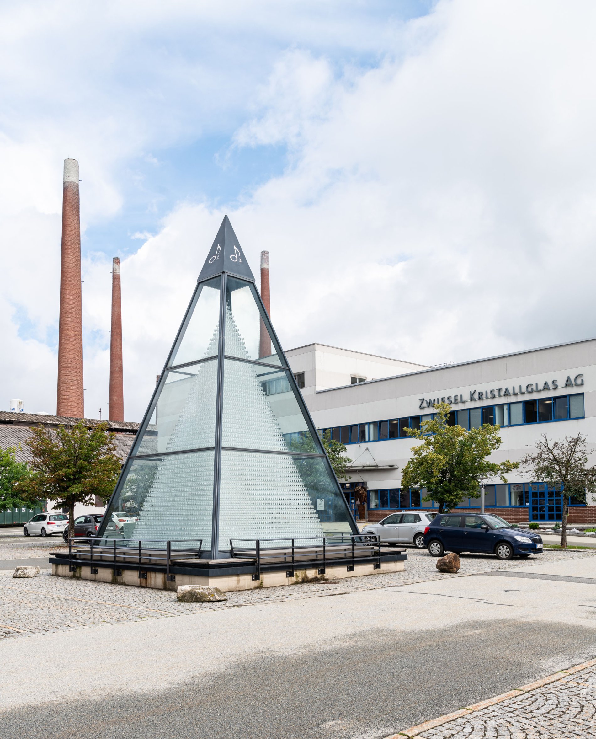 Ein Highlight an der Glasstraße: Die größte Glaspyramide der Welt steht in Zwiesel