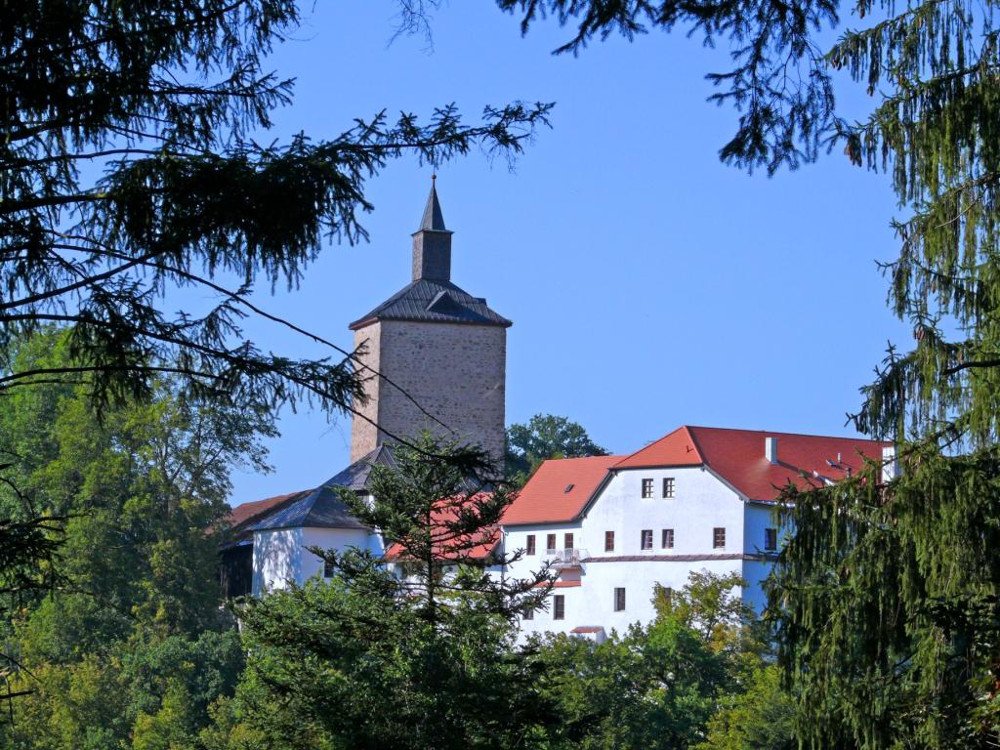 Blick auf die Pfarrkirche ST. JOHANNES BAPTIST in Fürsteneck im Ilztal und Dreiburgenland