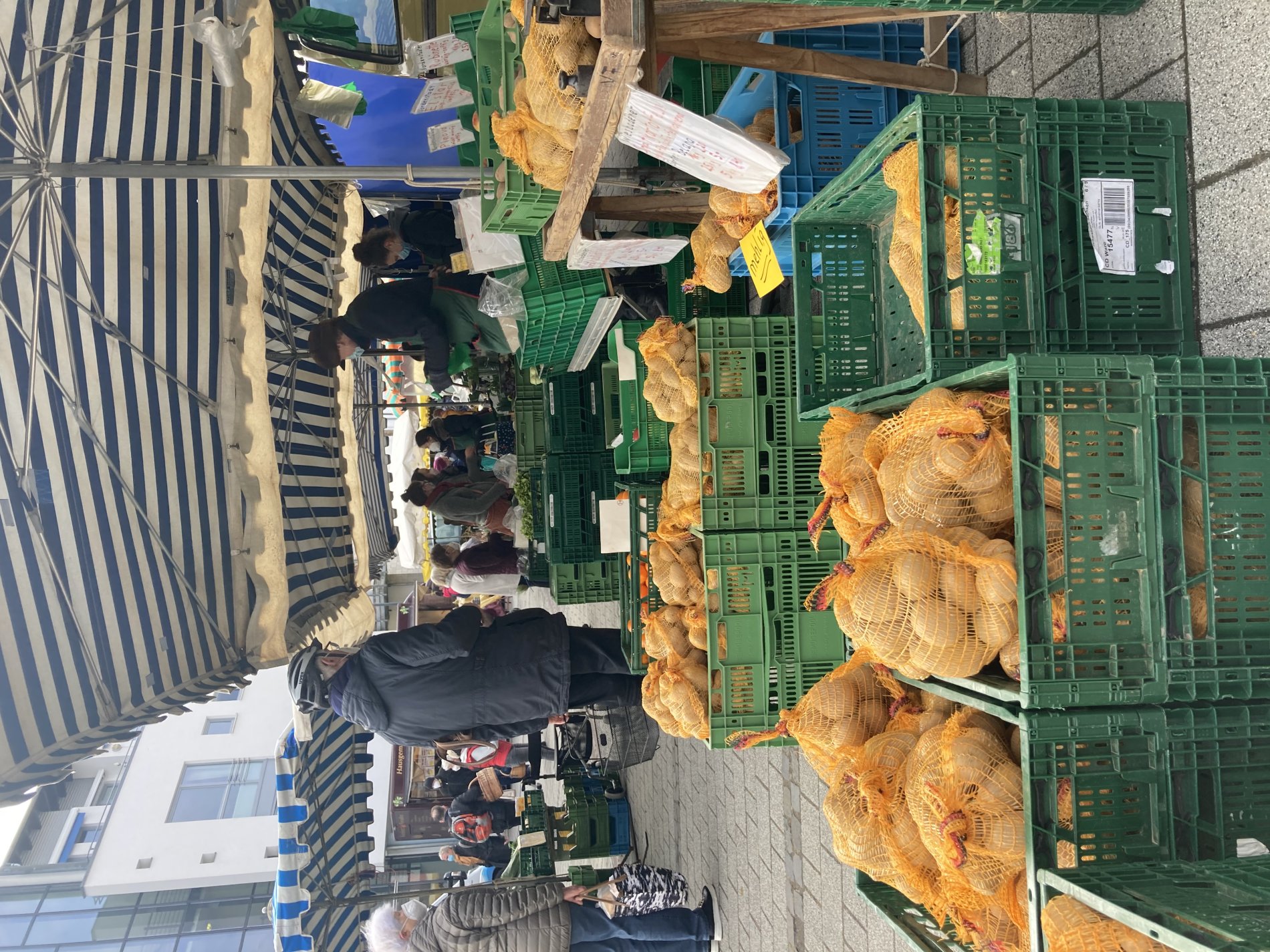 Gemüsestamd auf dem Hochheimer Wochenmarkt auf der Alten Malzfabrik