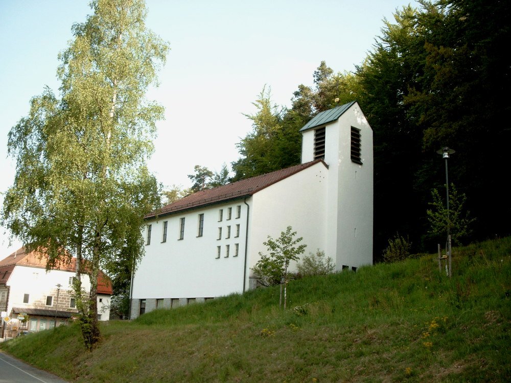 Blick auf die Filialkirche in Saldenburg im Ilztal und Dreiburgenland