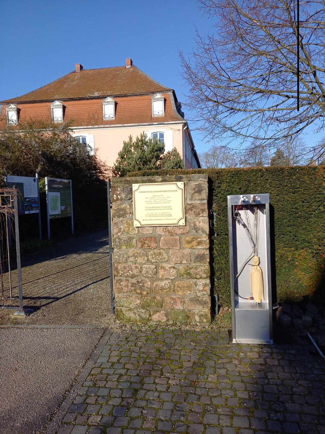 Fahrradreparaturstation am Römermuseum Homburg-Schwarzenacker
