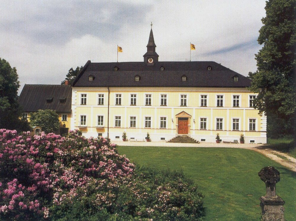 Blick auf Schloss Oberzwieselau in der Gemeinde Lindberg
