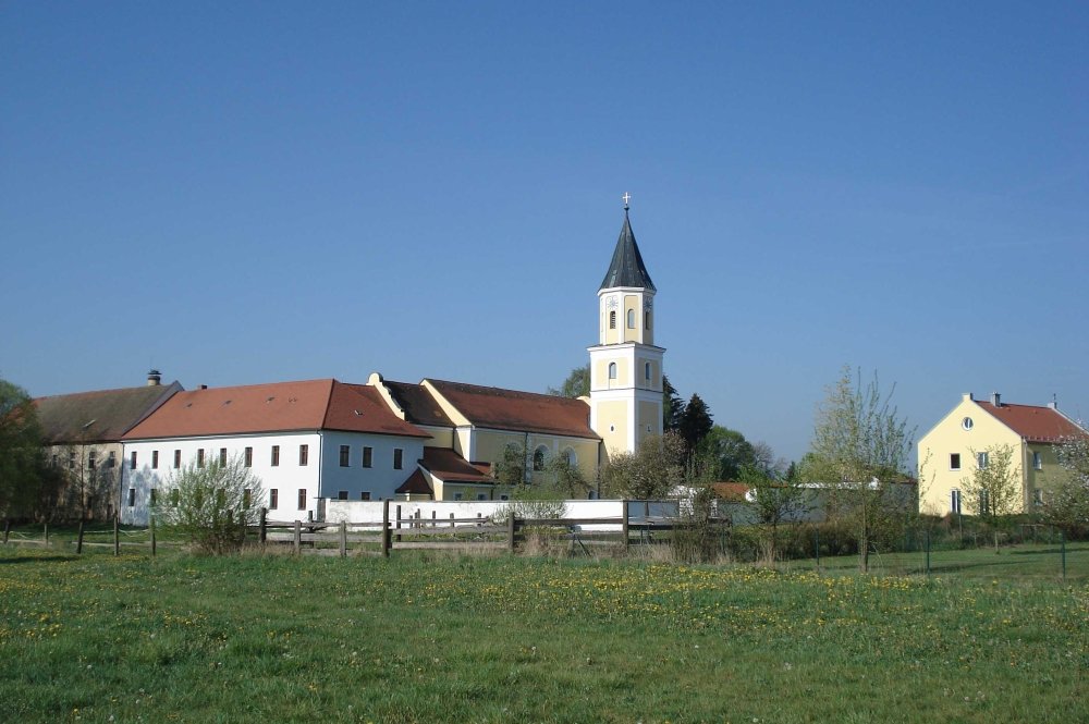 Blick auf die Klosterkirche in Schönthal im Waldmünchner Urlaubsland