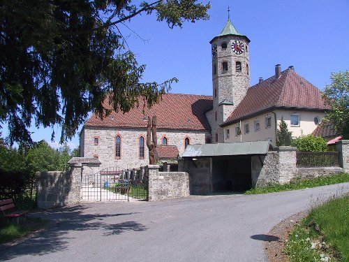 Blick auf die katholische Pfarrkirche ST. MAXIMILIAN in Haidmühle