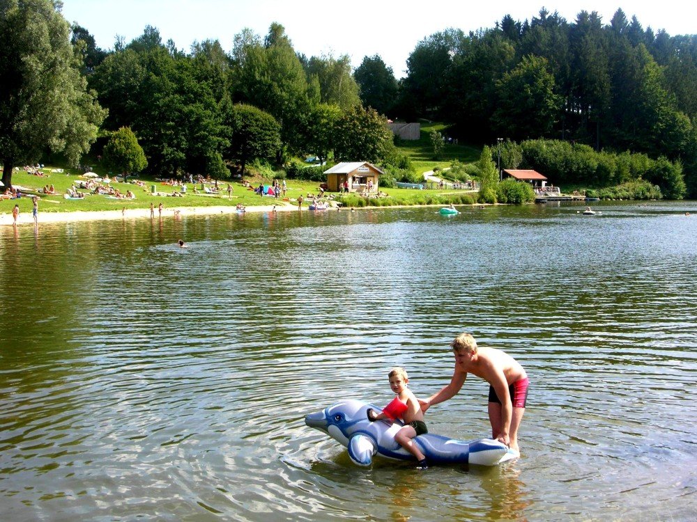 Badespaß für die ganze Familie bietet der Rannasee im südlichen Bayerischen Wald