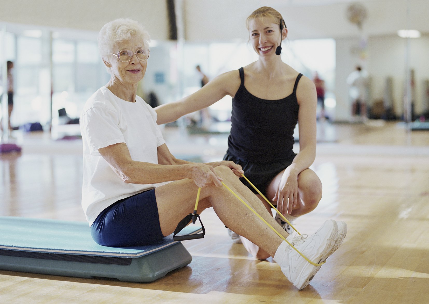 Болезнь долголетия. Лечебная физкультура Дикуля. Физкультура для пожилых. Лечебная гимнастика в пожилом возрасте. Лечебная физкультура для пожилых.