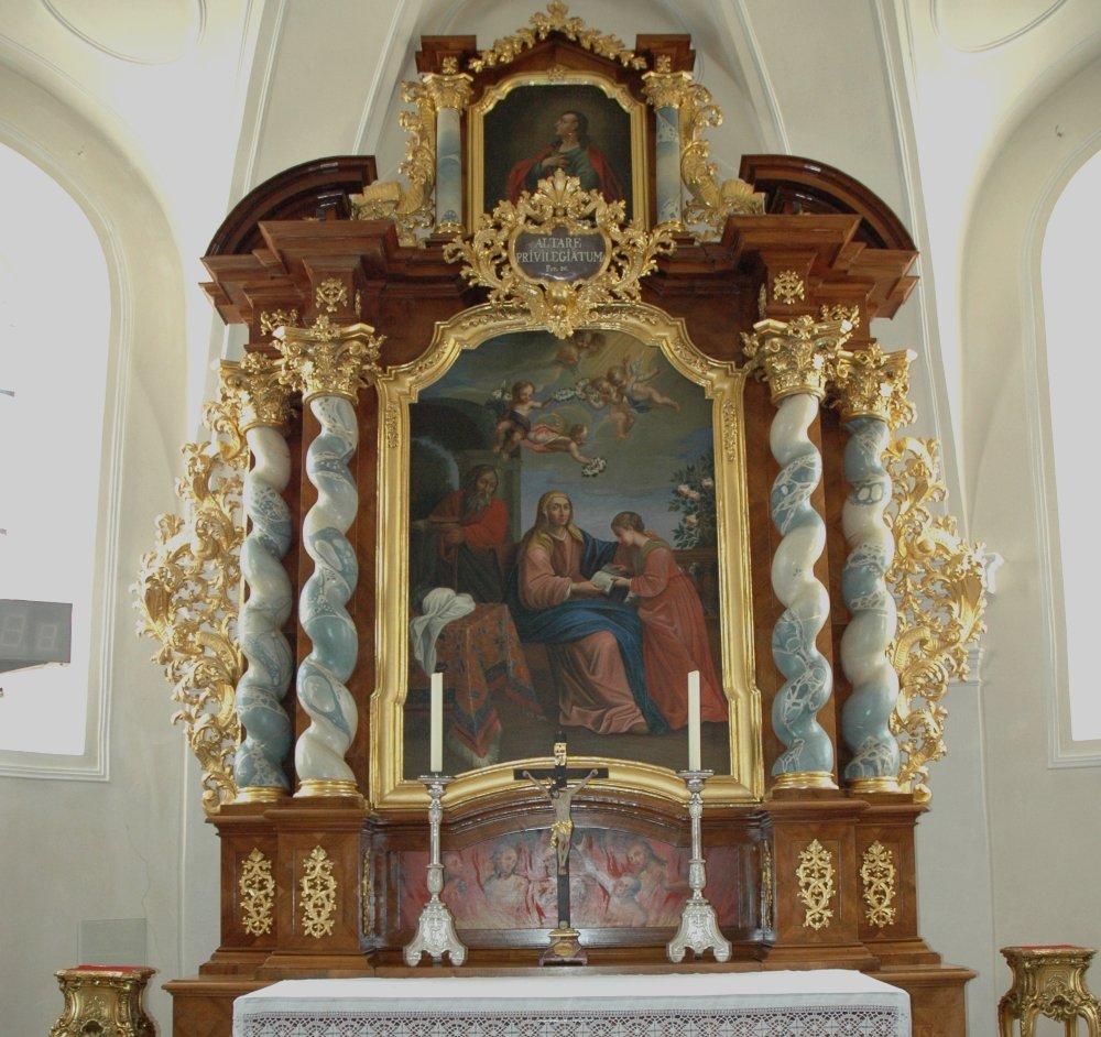 Blick auf den Altar in der St. Anna Kapelle in Viechtach