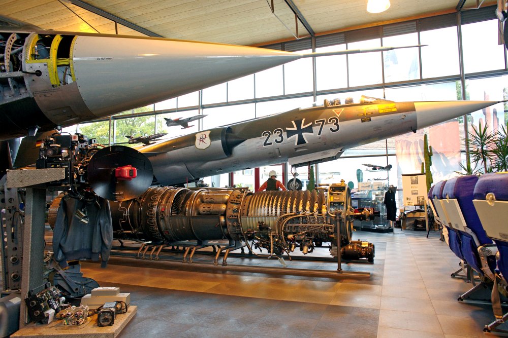 Kampfflugzeuge im Gerhard-Neumann-Museum Niederalteich im Deggendorfer Land