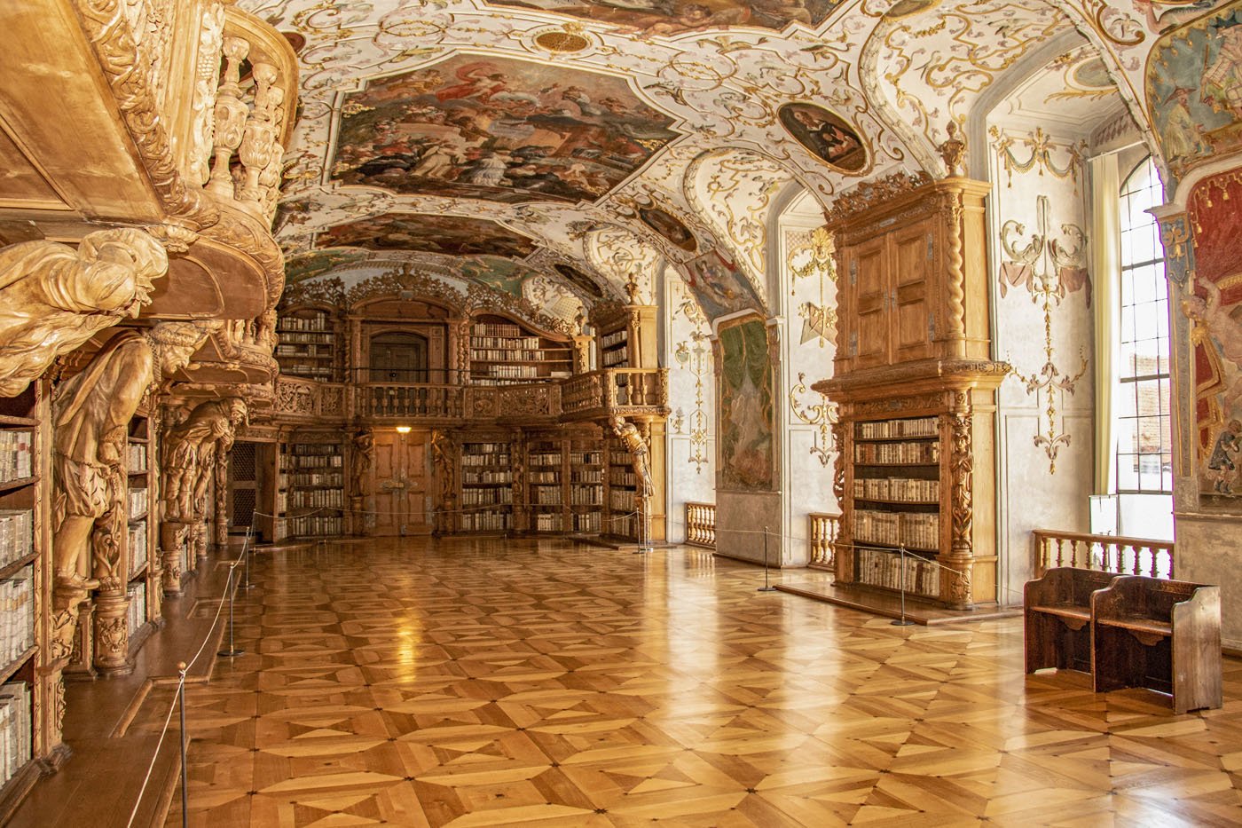 Der weltberühmte Bibliotheksaal der Abtei Waldsassen