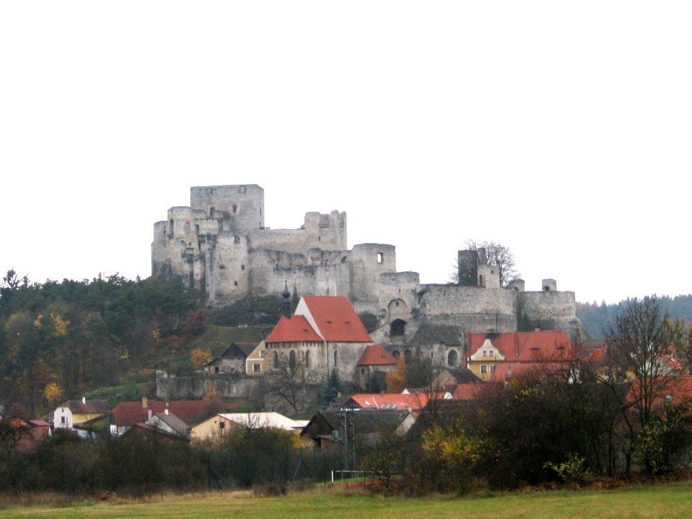 Die Burgruine Rabi, über der gleichnamigen Ortschaft gelegen, ist die größte Burgruine in Böhmen