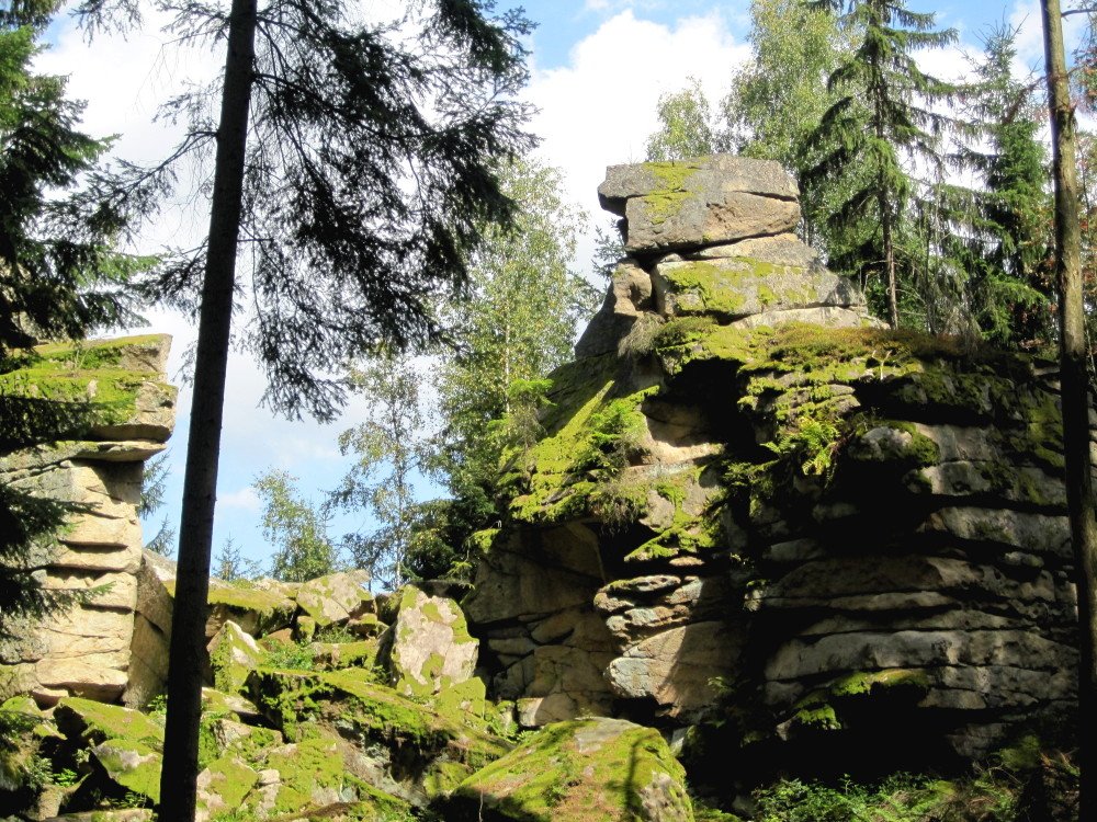 Sagen und Legenden gibt es über die Felsengruppe Teufelsmühle bei Rattenberg im Bayerischen Wald