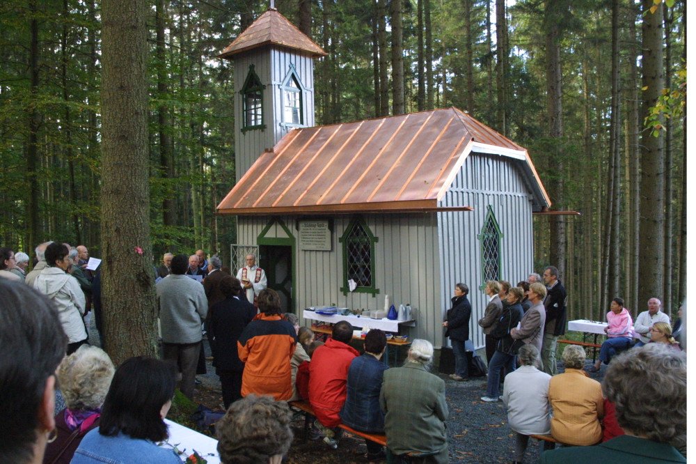 Der Kreuzweg im Leitenwald bei Freyung führt zur Brücklmayr-Kapelle