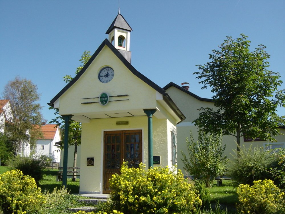 Blick auf die Glasmacherkapelle im Ortsteil Moosau des Glasmacherortes Frauenau