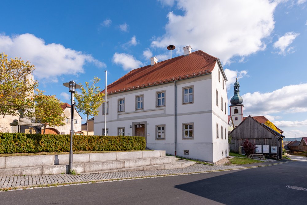 Das Gelebte Museum befindet sich im ehemaligen Schul- und Rathaus von Mähring