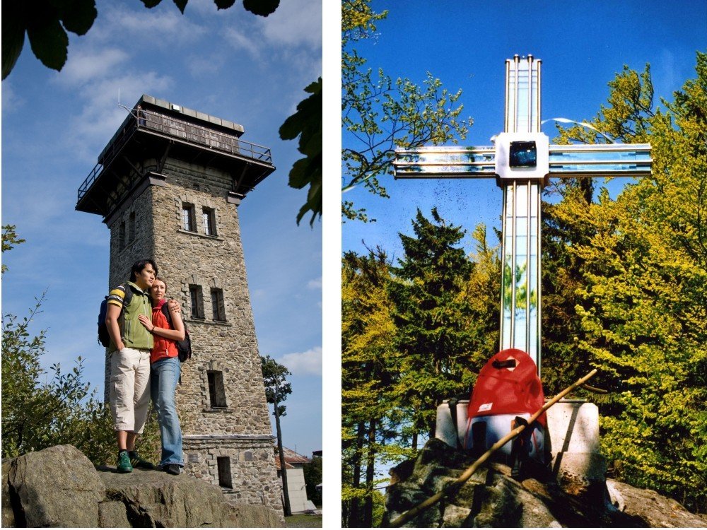 Wanderer am Aussichtsturm auf dem Cerchov (links) und das Glaskreuz am Gibacht (rechts)