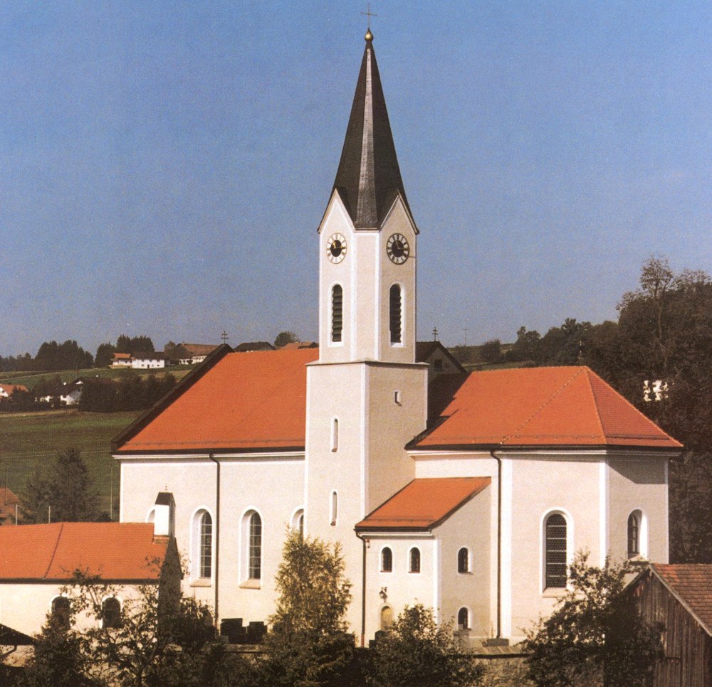 Blick auf die Pfarrkirche ST. GEORG in Prackenbach
