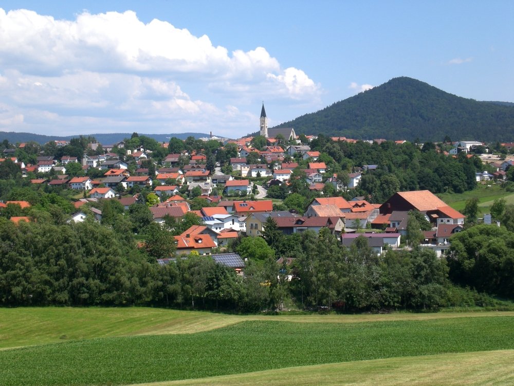 Blick auf den Luftkurort Hauzenberg im südlichen Bayerischen Wald