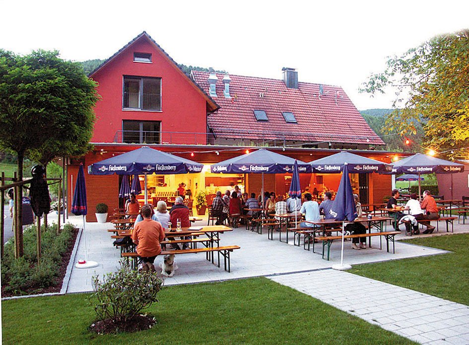 Die Minigolfanlage befindet sich ankrenend zum Restaurant Waldsee Terrasse 