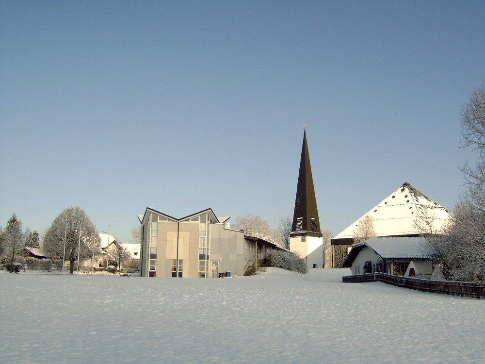 Blick im Winter auf die Pfarrkirche ST. RUPERT in Salzweg