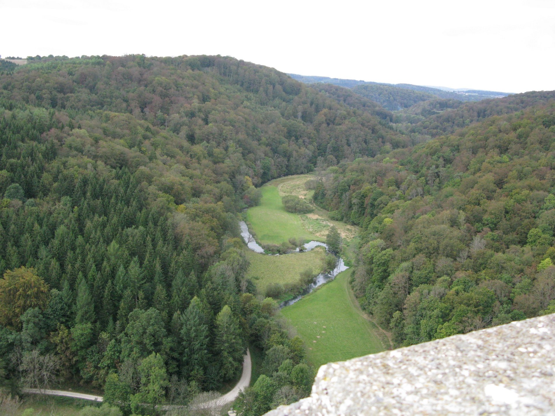 Ausblick von der Burgruine Wartstein ins Lautertal