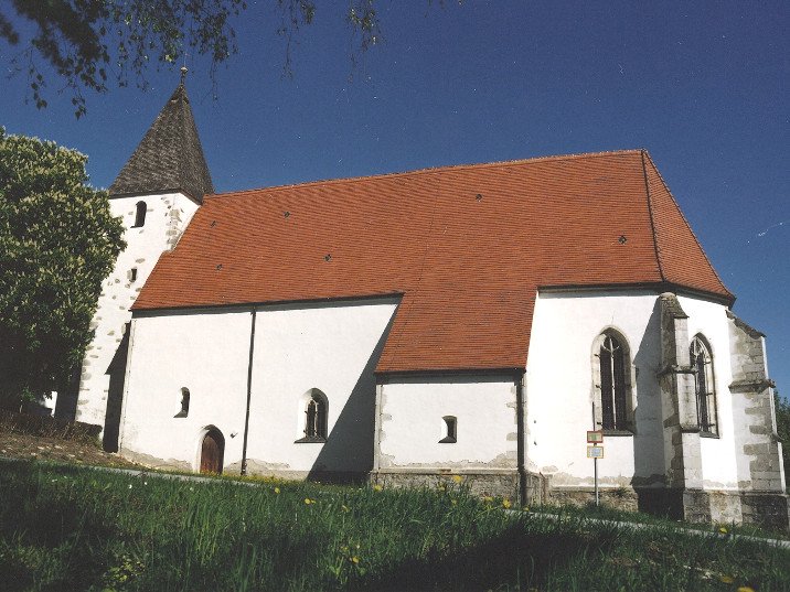 Blick auf die SANKT-CHRISTOPHORUS-KIRCHE in Thyrnau