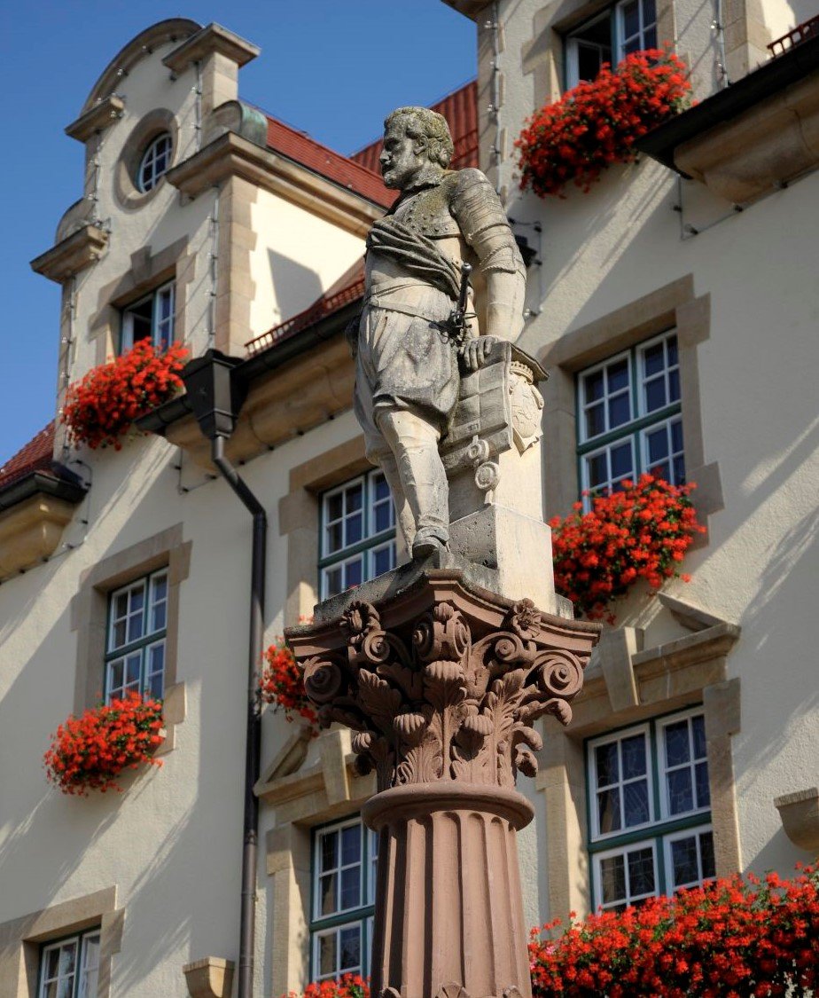 Statue auf dem Marktbrunnen von Graf Johann von Hohenzollern