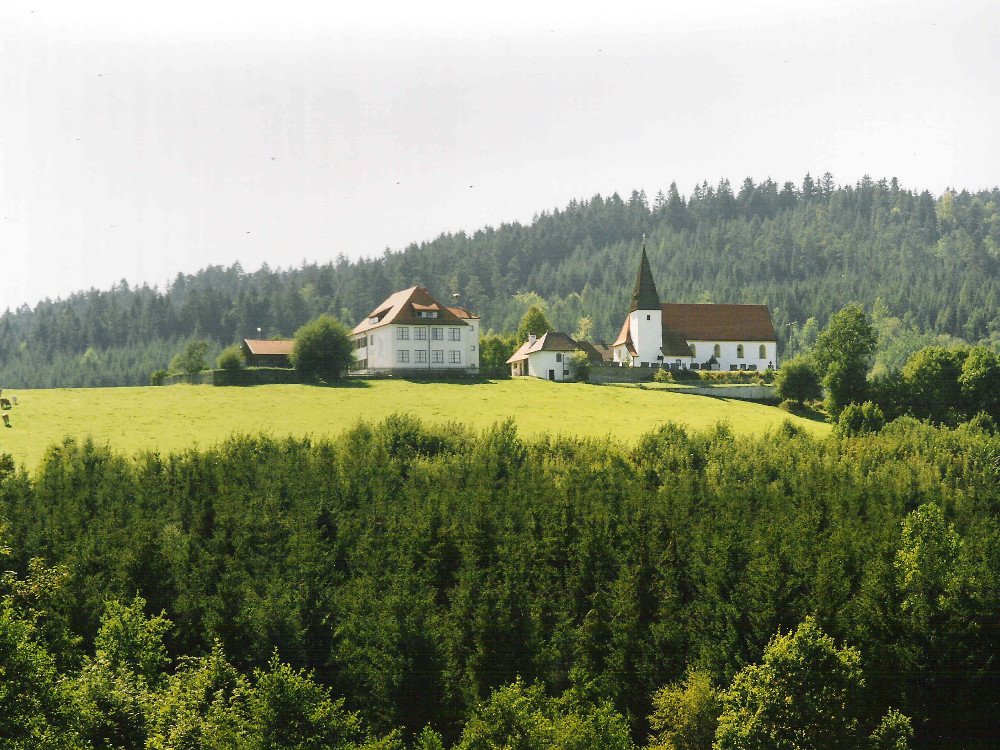 Blick auf die Filialkirche in Krailing (Gemeinde Prackenbach)
