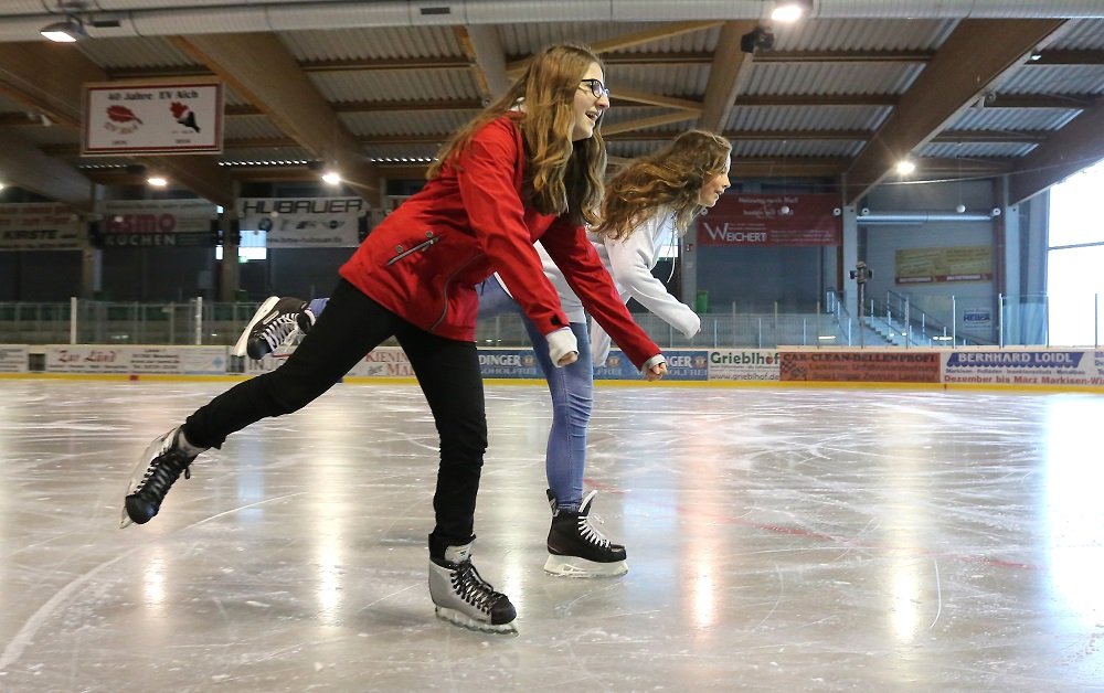 Tanz über die Eisfläche der Eishalle Moosburg