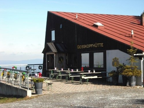 Herrlicher Ausblick von der Geißkopfhütte auf die Bayerwaldberge