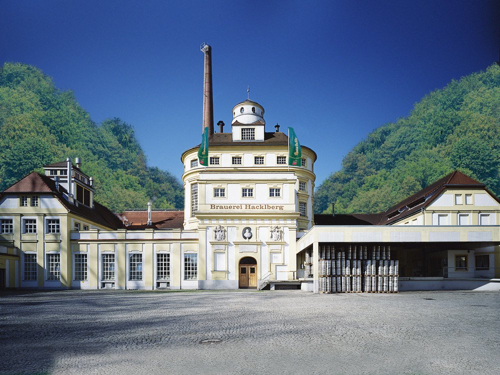 Blick auf die Brauerei Hacklberg im Stadtgebiet von Passau