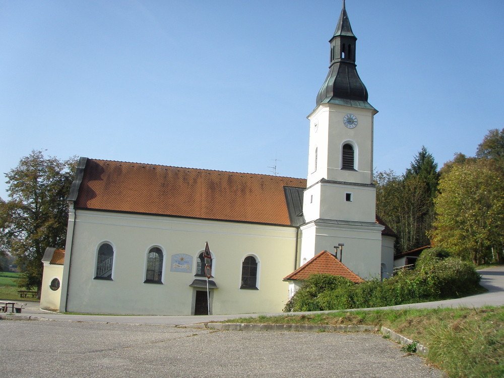 Blick auf die Wallfahrtskirche Halbmeile bei Deggendorf - Tor zum Bayerischen Wald