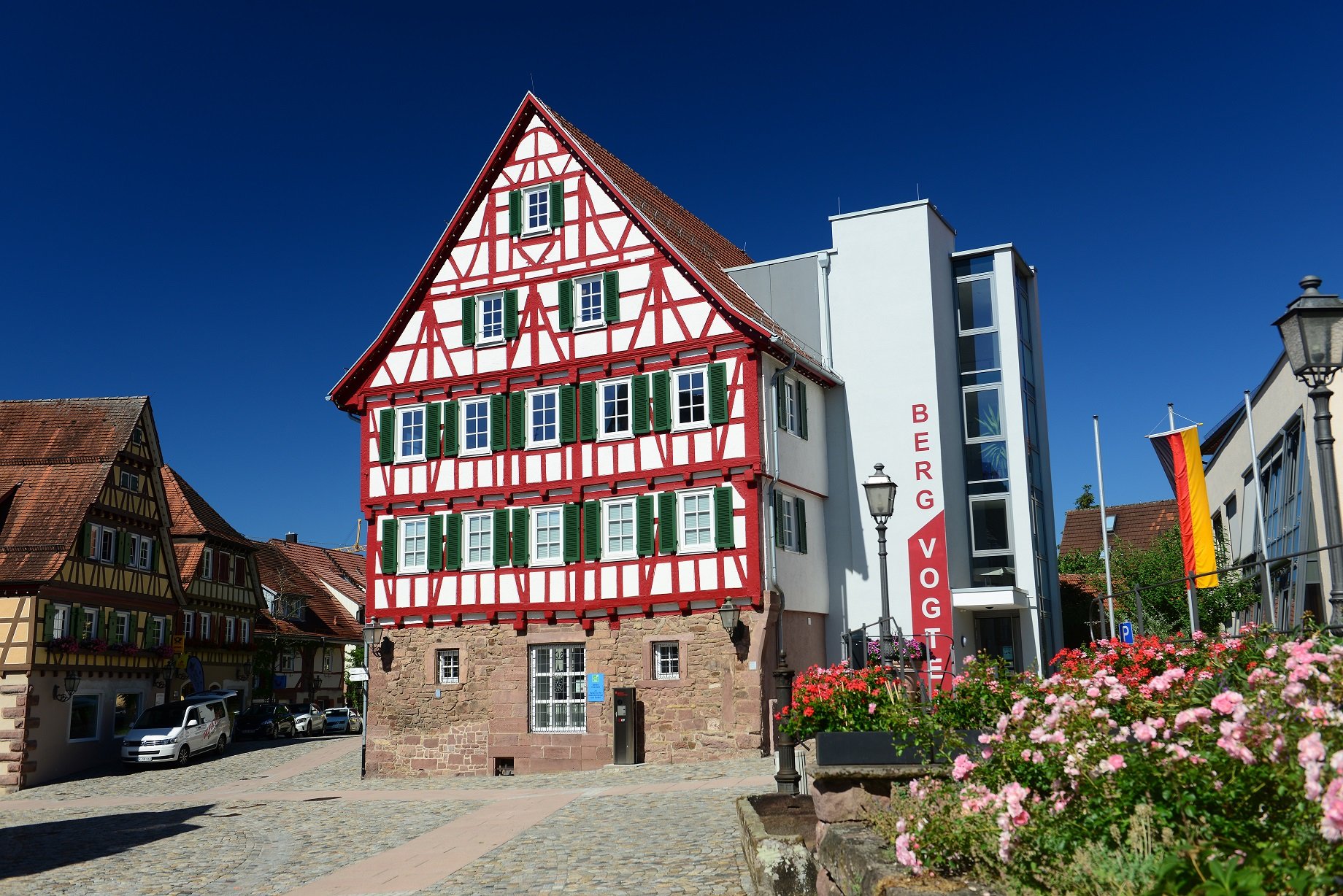 Stadtverwaltung im Rathaus Neubulach neben der Bergvogtei