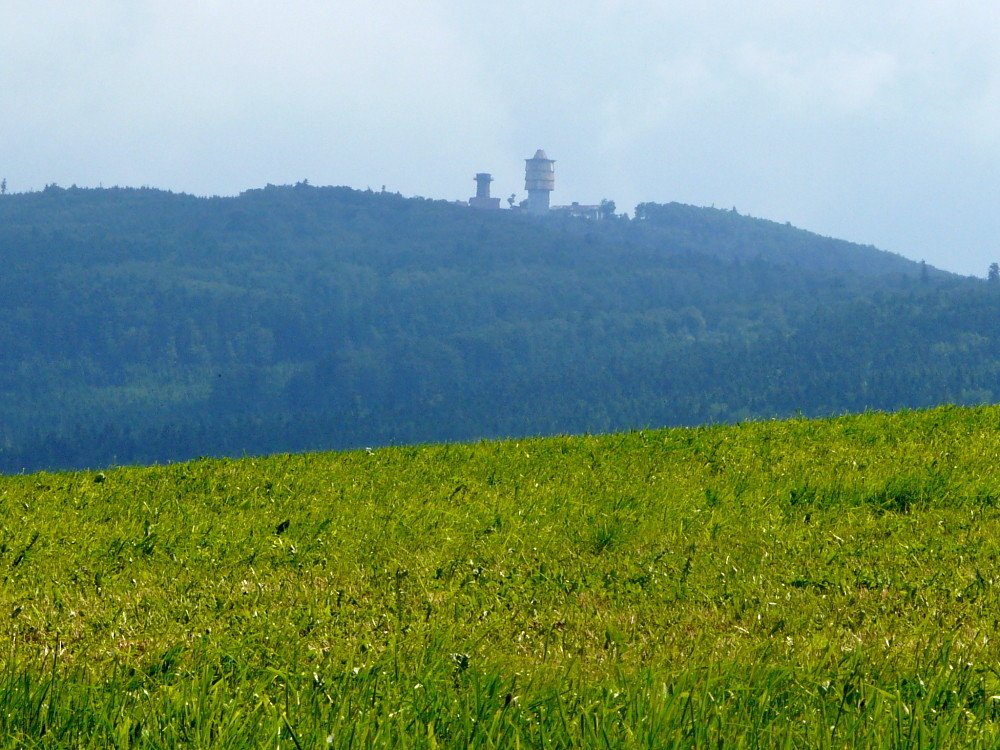Blick von Herzogau zum Čerchov auf dem Glasschleiferweg in Waldmünchen