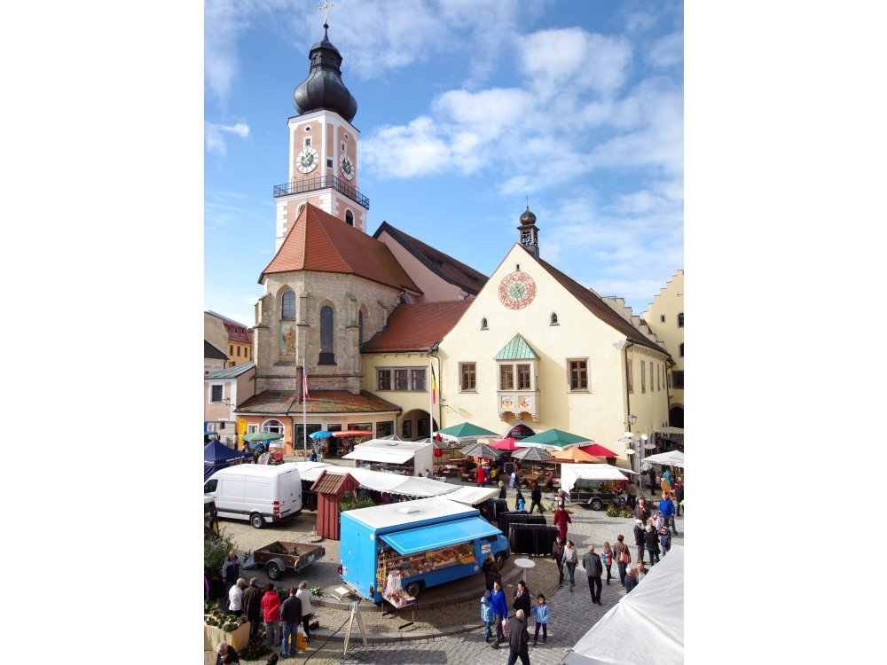 Regionale Produkte bietet der Bauernmarkt in der Kreisstadt Cham