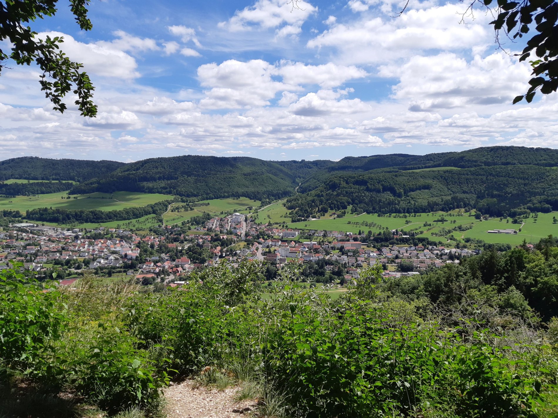 Blick von der Traufkante auf Albstadt-Lautlingen