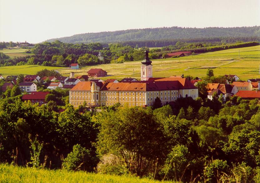 Blick auf das ehemalige Zisterzienserkloster Walderbach