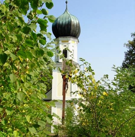 Turm der Wallfahrtskirche Neurandsberg bei Rattenberg im Bayerischen Wald