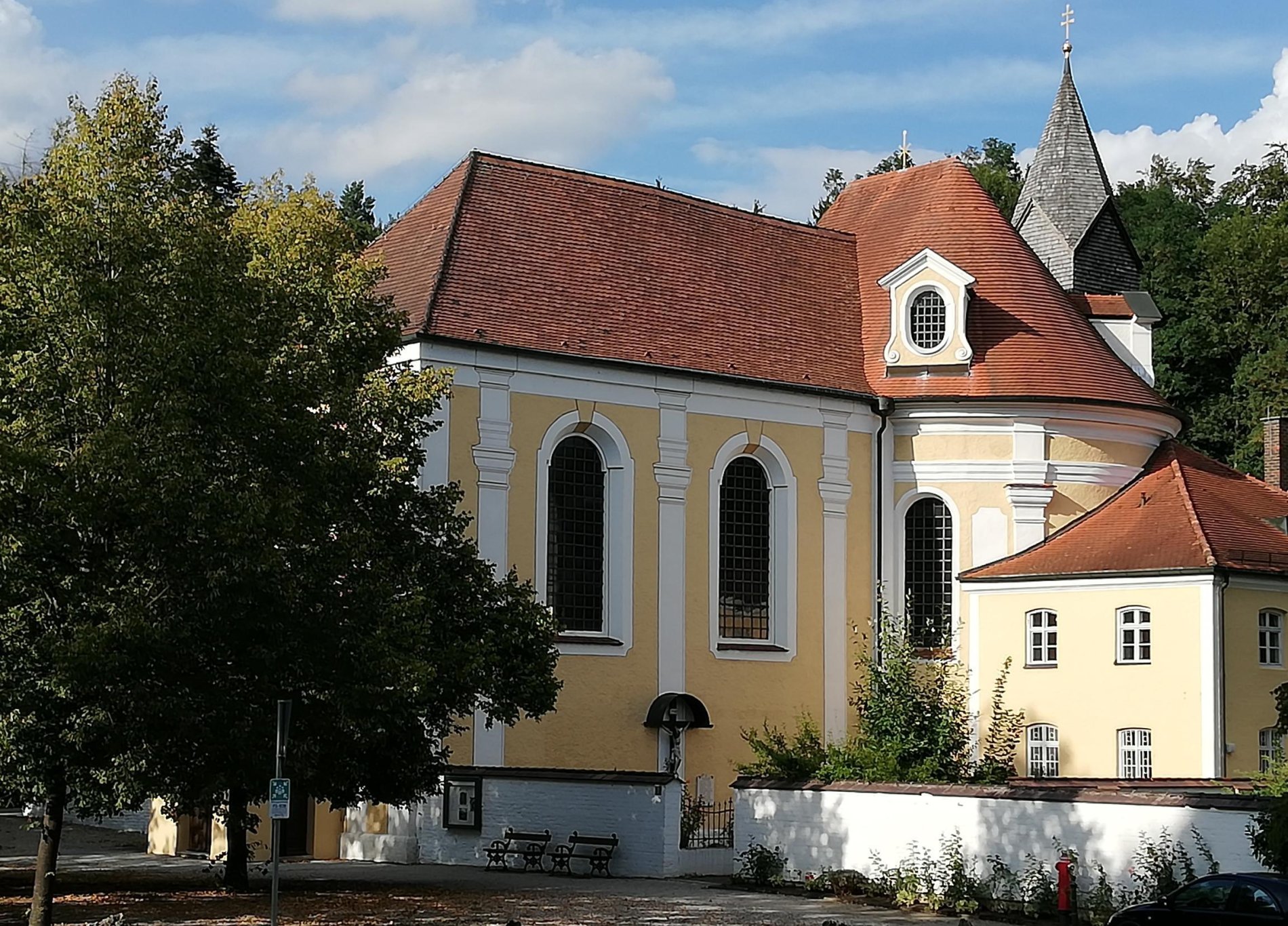 Blick auf die Wieskirche in Freising