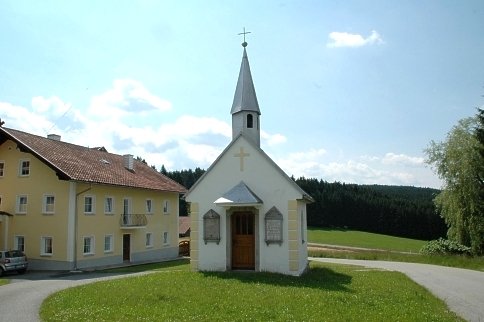 Blick auf die Dorfkapelle im Ortsteil Falkenstein in der Gemeinde Rinchnach